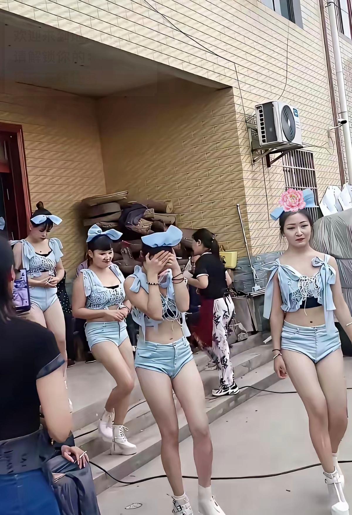 湛江百岁大爷办寿请歌舞团遭吐槽？这格局真该打开了！
 
        百岁寿辰