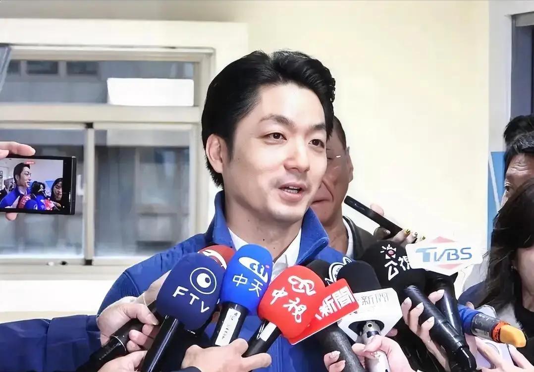 台北市长蒋万安整天对两岸问题提“尊严”，老蒋的铜像被人拆除、两蒋逝去那么长时间还