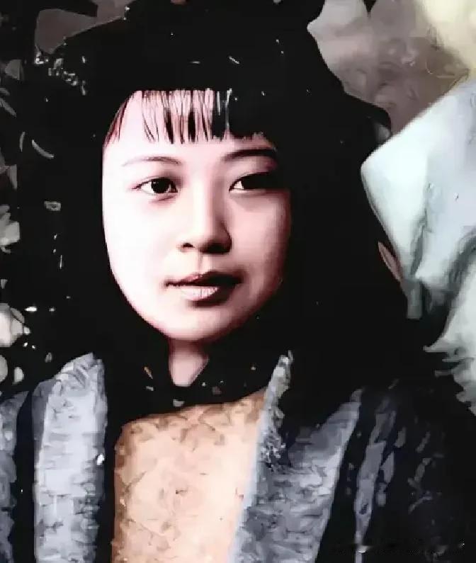 1963年，陈广胜升任师长。他偶然听闻老家当年和自己拜过堂的媳妇秀兰还活着，这么