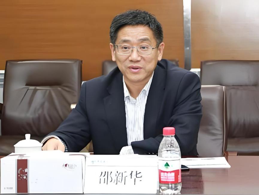 中国电信历史上第二个集团总工程师是邵新华，如今开始不兼任集团部门总经理了。
近日