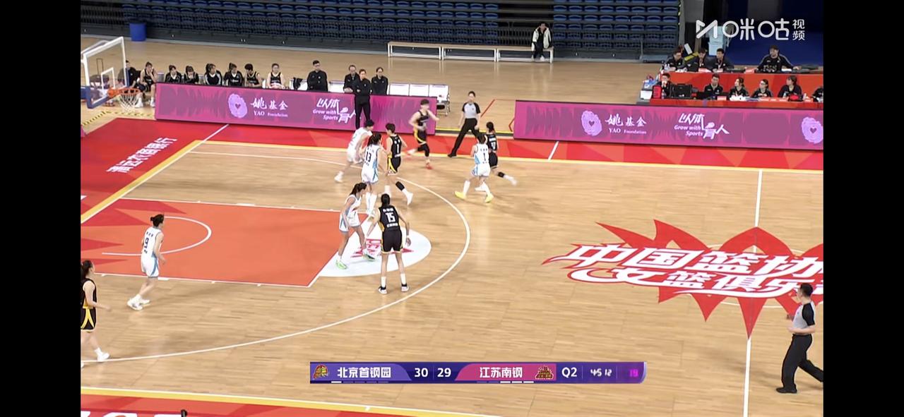江苏女篮今天多了两个人真的不一样！
刚刚以78:63大比分击败北京女篮

她们两