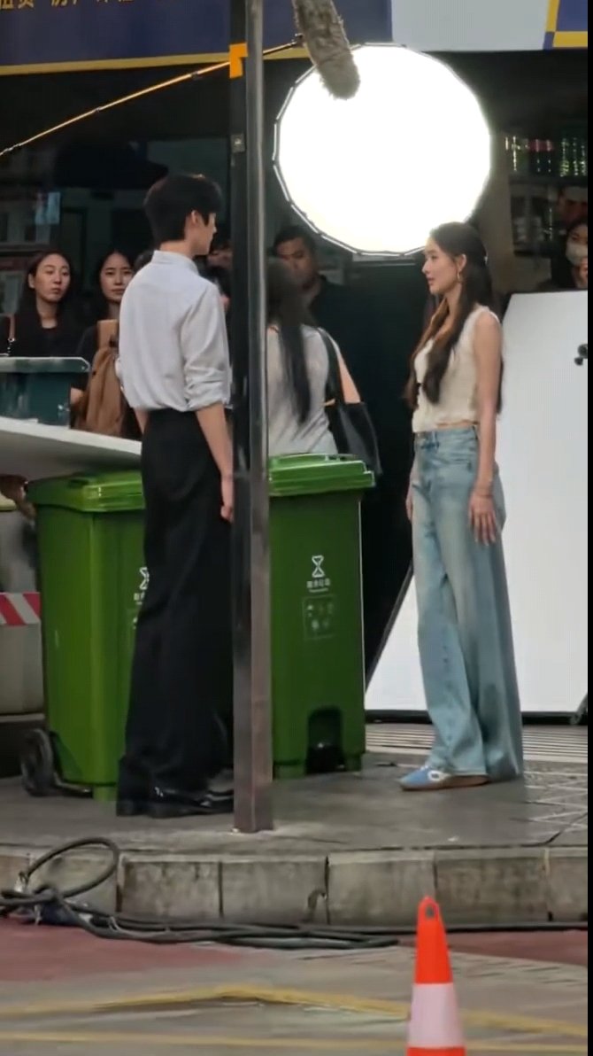 王玉雯周柯宇好长的两条人王玉雯周柯宇都腕线过裆事实证明腕线过裆判断身材比例还是很