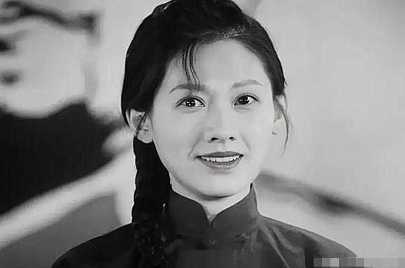 1979年，女知青李宝华返城前夜，哭着对丈夫说：“今晚过后，我们就不是夫妻了！”