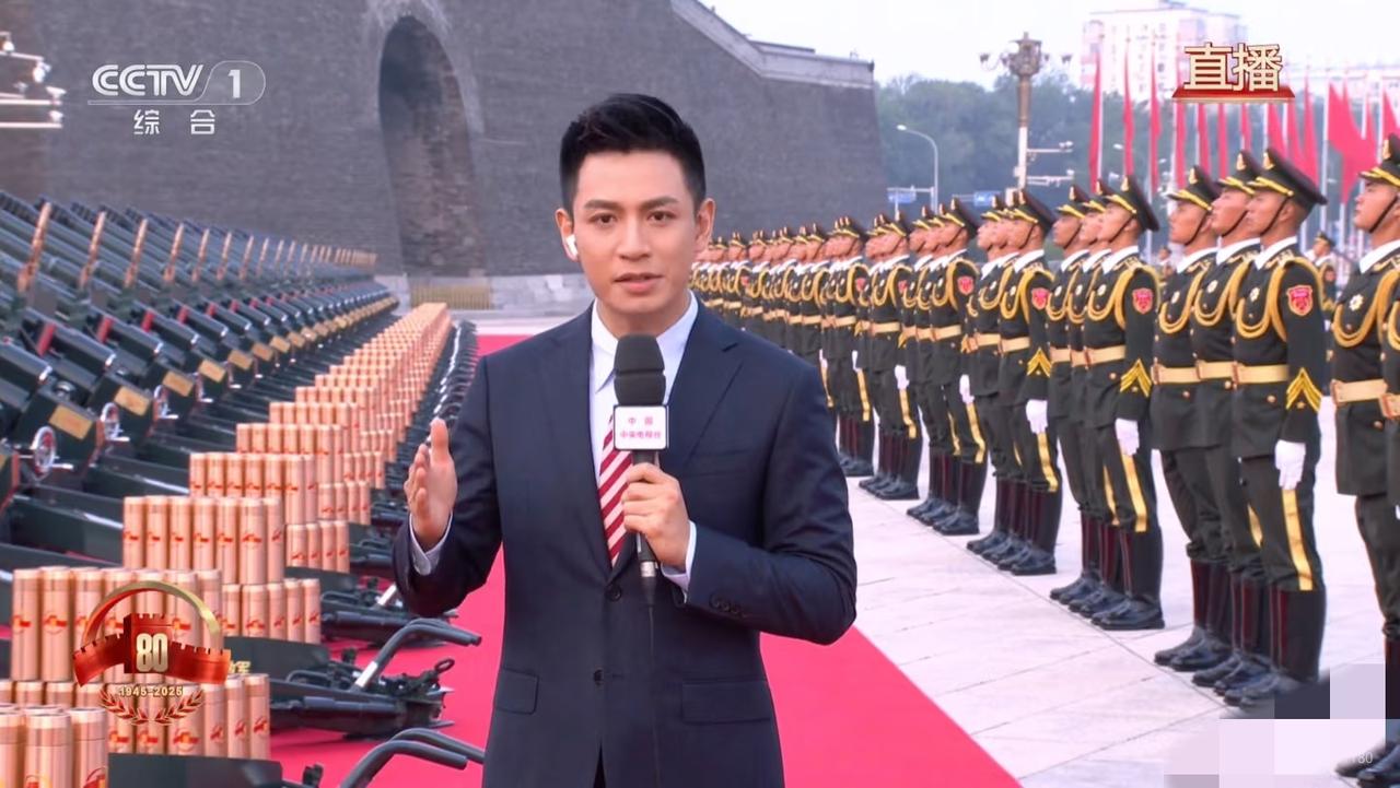央视外景主持人晒93活动高清现场照片，全是高燃瞬间。

作为这次活动4位外景主持