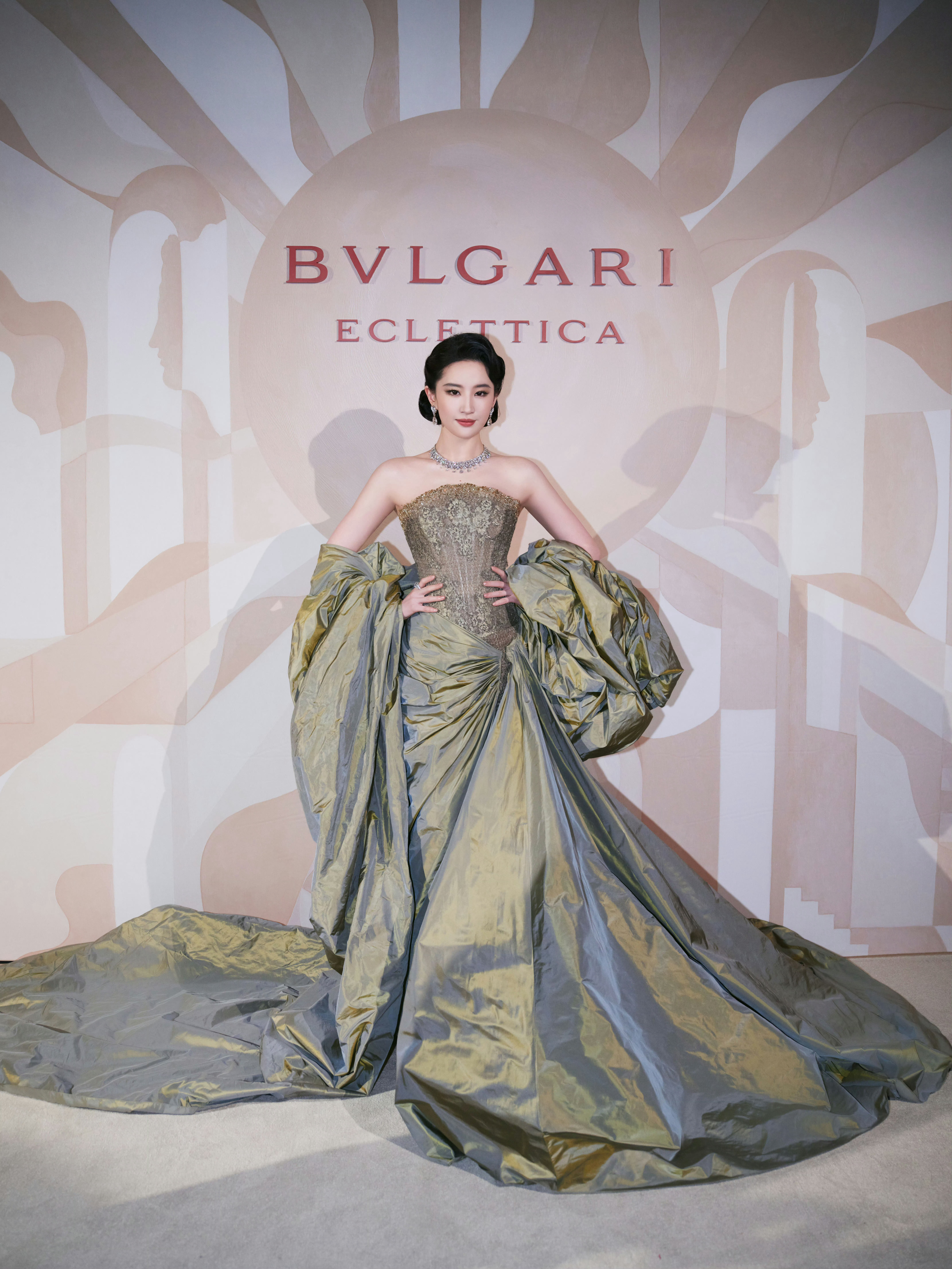 宝格丽ECLETTICA高级珠宝发布展刘亦菲演绎两套高定造型！继昨天 Elie 