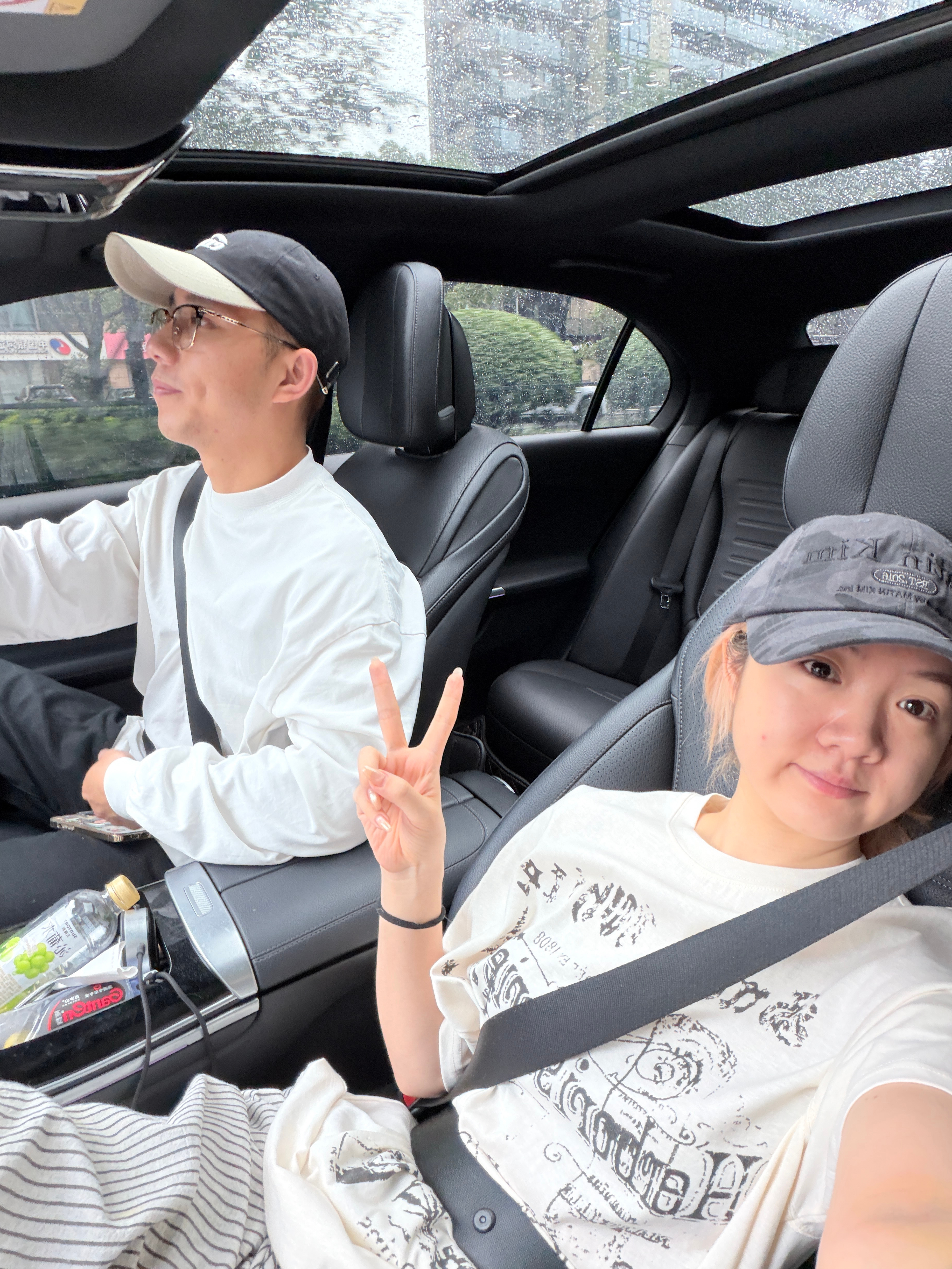 今天和佳文哥七点半就起来了，在外面办了一圈事儿回来连十点都没到（公司十点上班） 