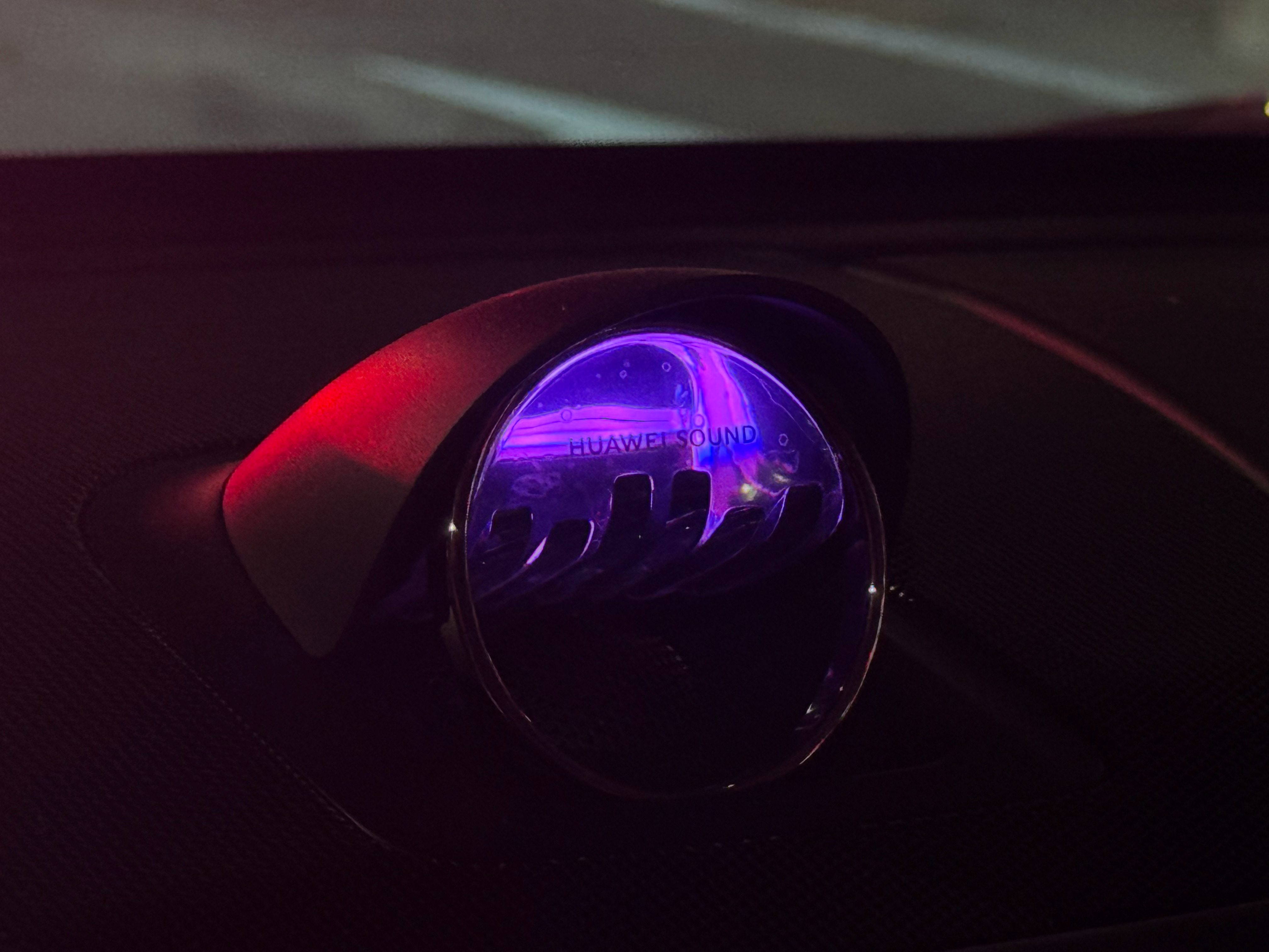 开了两天智界R7，发现这车就属于看着平平无奇，用起来哪哪儿都很舒服的车，底盘不忽