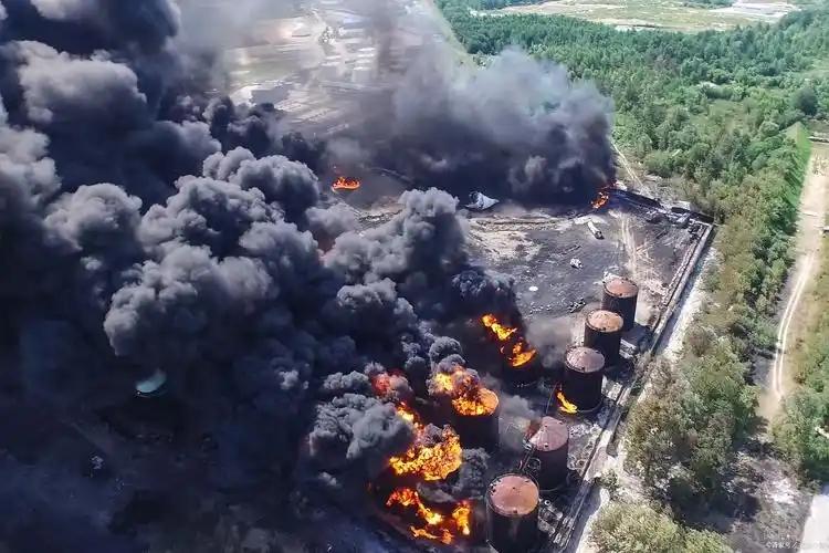 乌克兰炸了俄罗斯的炼油厂，美国又封了霍尔木兹海峡，中国直接反向给俄罗斯送油破局