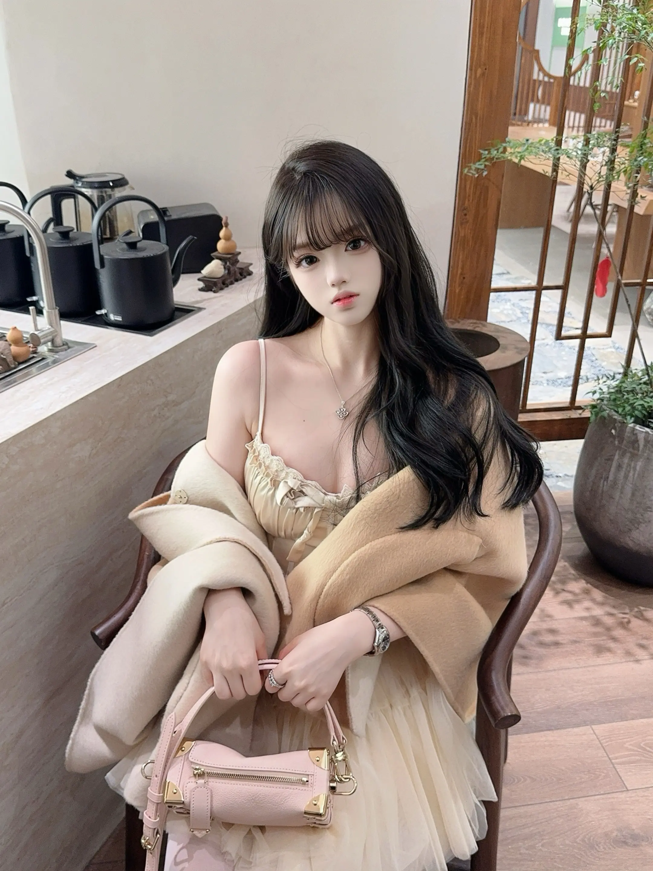 很多时刻都想离你近点 近到我的眼泪能顺着脸颊滑落在你的怀里