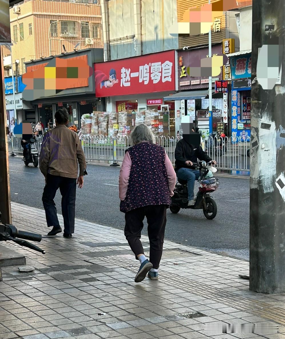 养儿防老？这不过是人们给自己最大的一场洗脑而已，

现在这个年代养儿都不能防老了