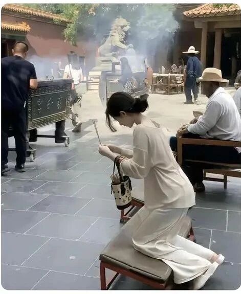 妹子在求啥呢