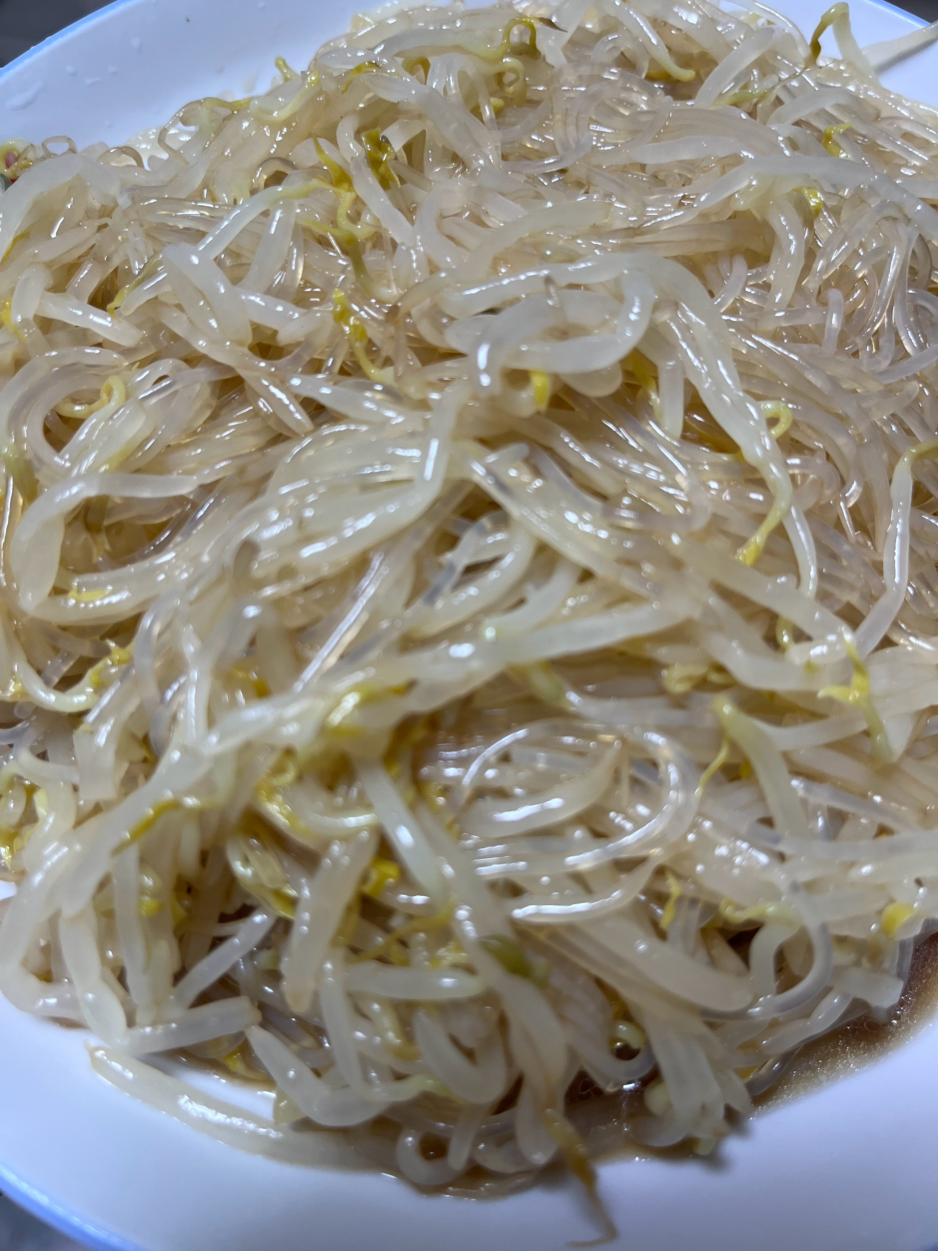 .我的美食日记.吃饭吃饭了～昨天剩的肉馅今天做馅饼吃，再配个汤很不错呀！ ​​​