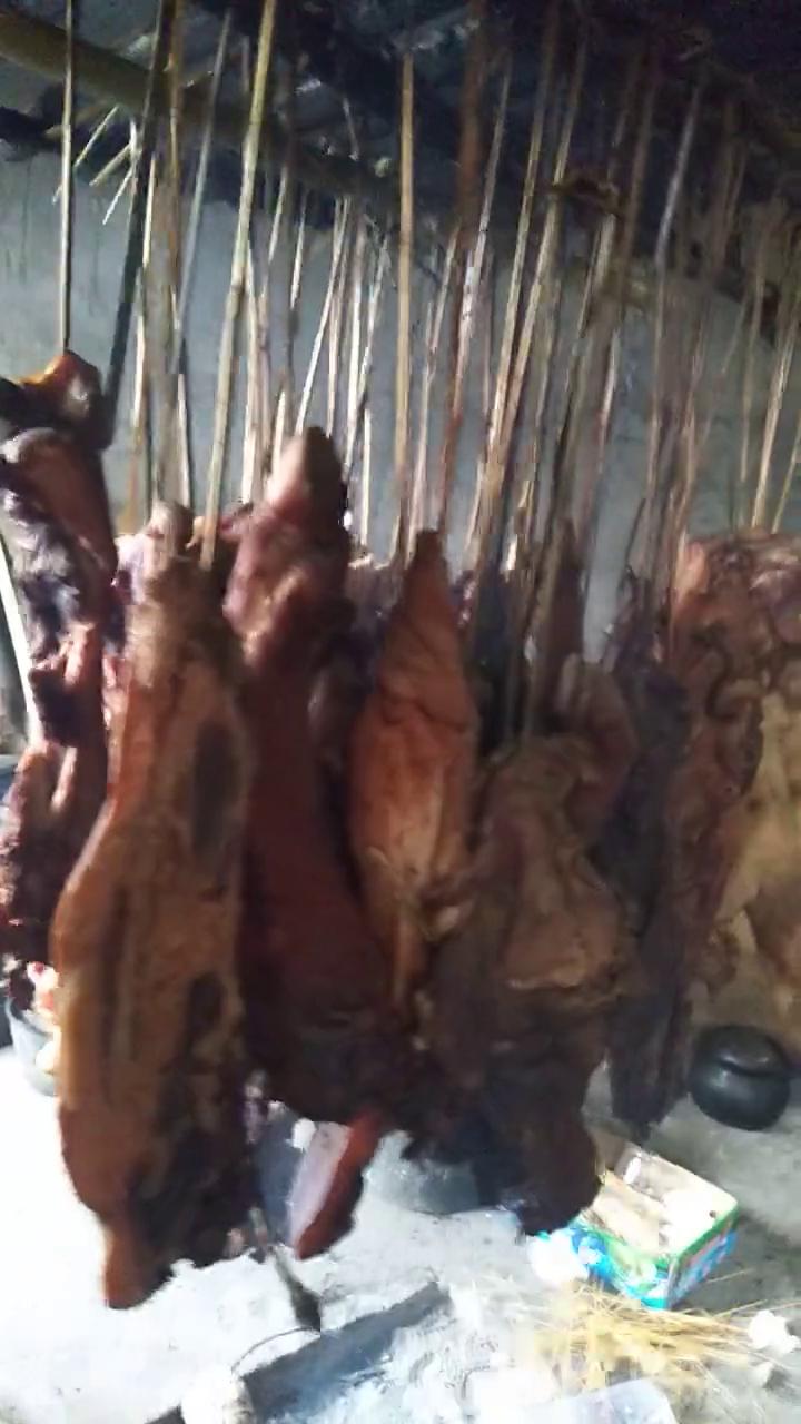 就在这，这么多人吃，真的好吃。你们晒太阳不好吃。