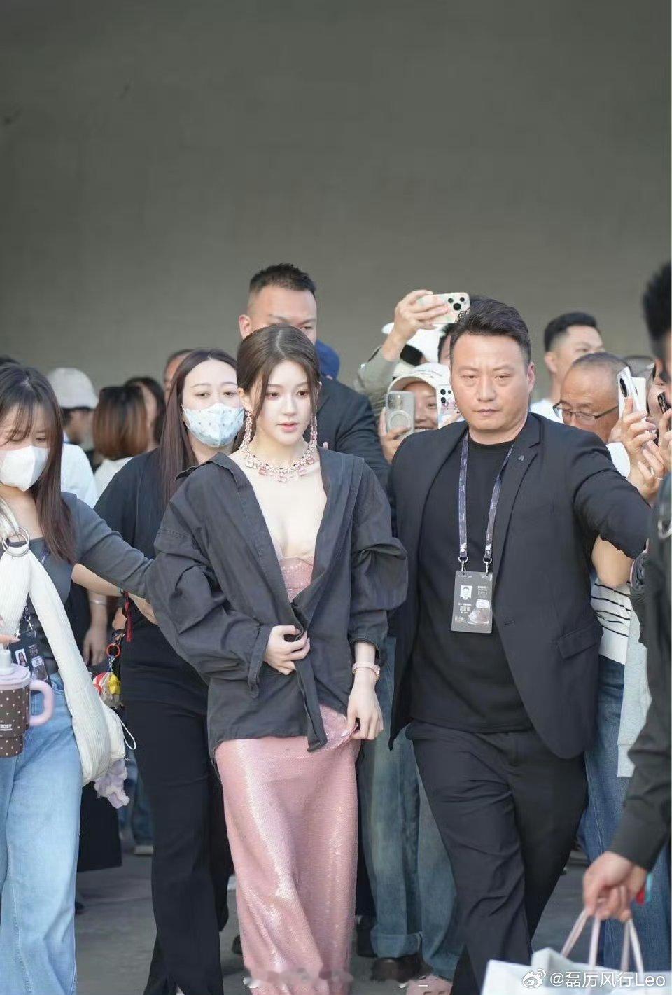 恭迎我们的年冠女王🔥🔥🔥 