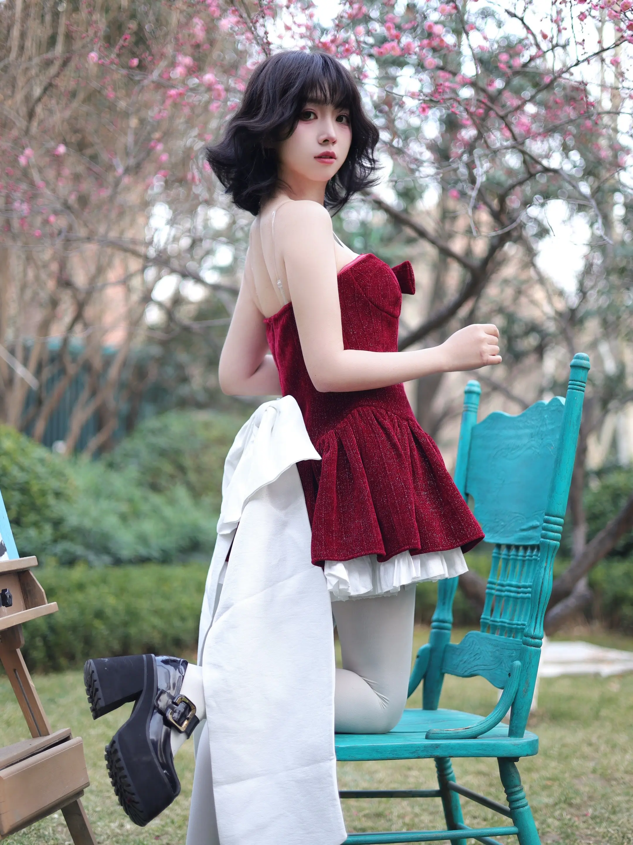 🥀去拍小红裙啦。