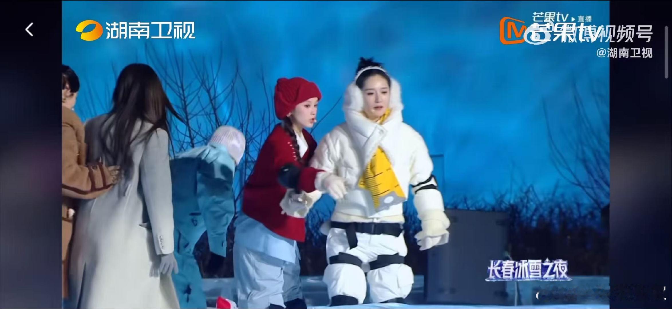 李莎旻子谢娜两个奶奶走冰路长春冰雪之夜直播长春冰雪之夜长春冰雪之夜的快乐担当！谢