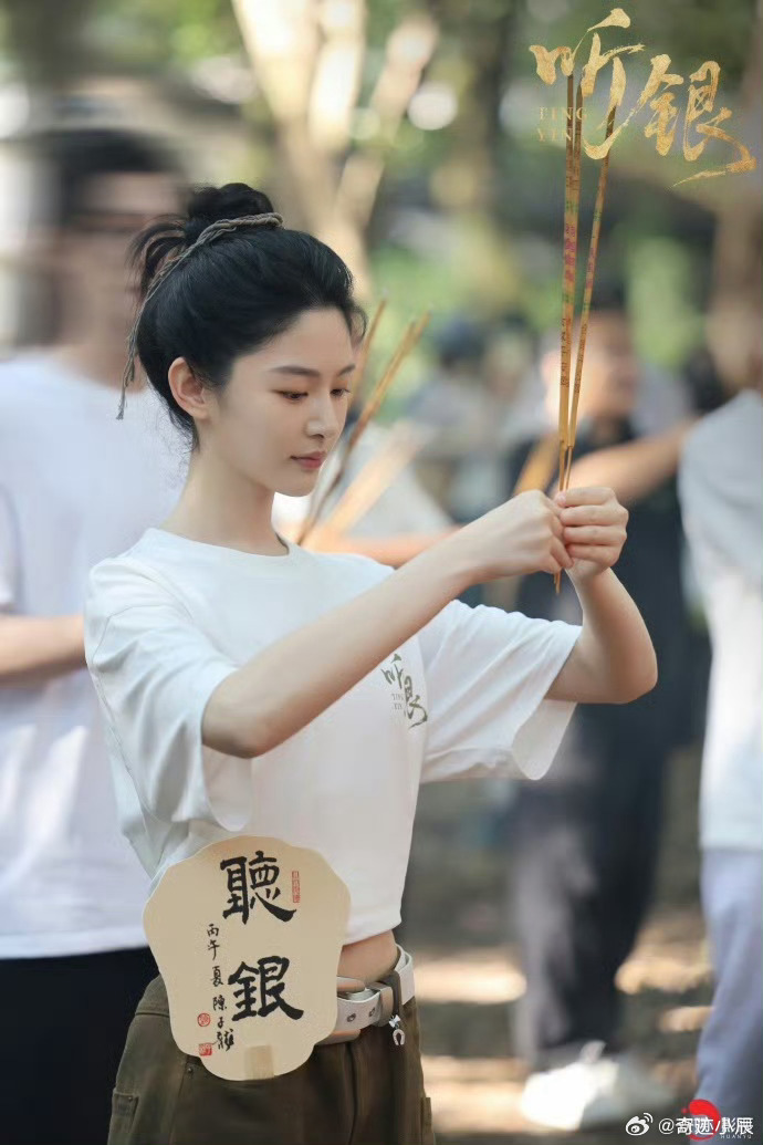 赵晴欢娱资源真的羡慕赵晴的影视饼，连续两部古装长剧轮番上线，公司全力倾斜资源，妥