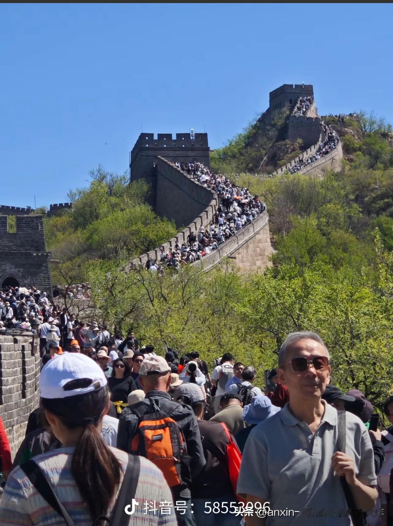 都说经济不景气，挣钱难。旅游的人咋还这么多，确实人太多只会让人烦躁。

都知道假