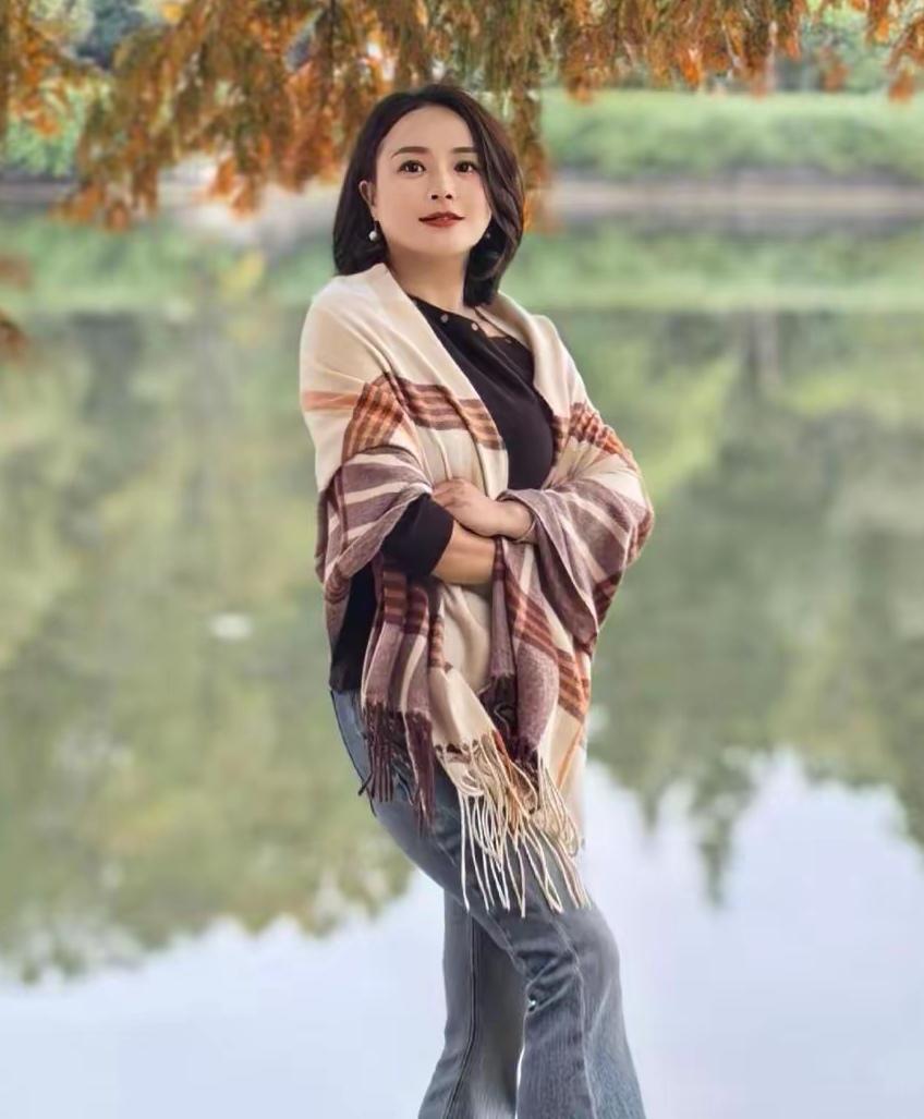 溯洄从之，道阻且长。 溯游从之，宛在水中央。