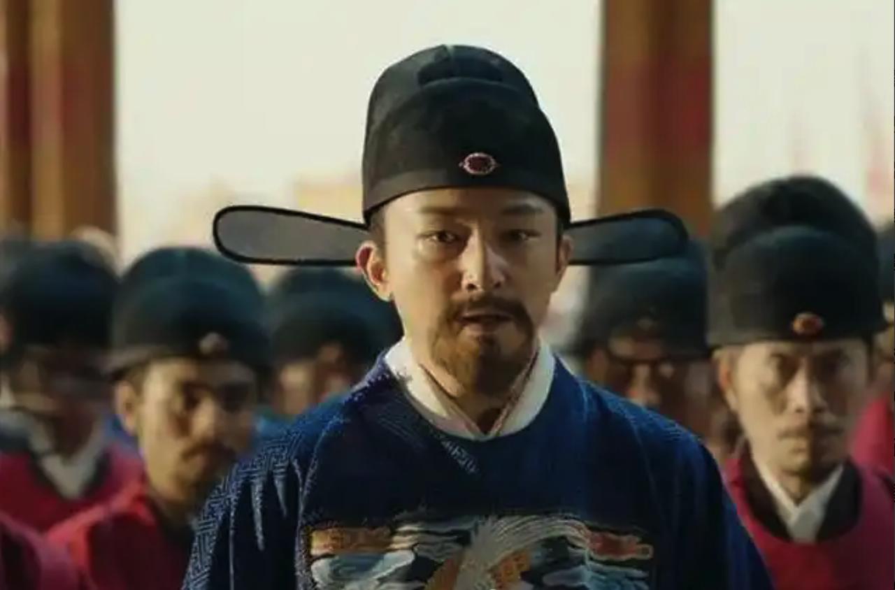 于谦被杀21年后，明宪宗朱见深问过周能一个问题。周能曾跟着于谦守北京，宪宗问：“