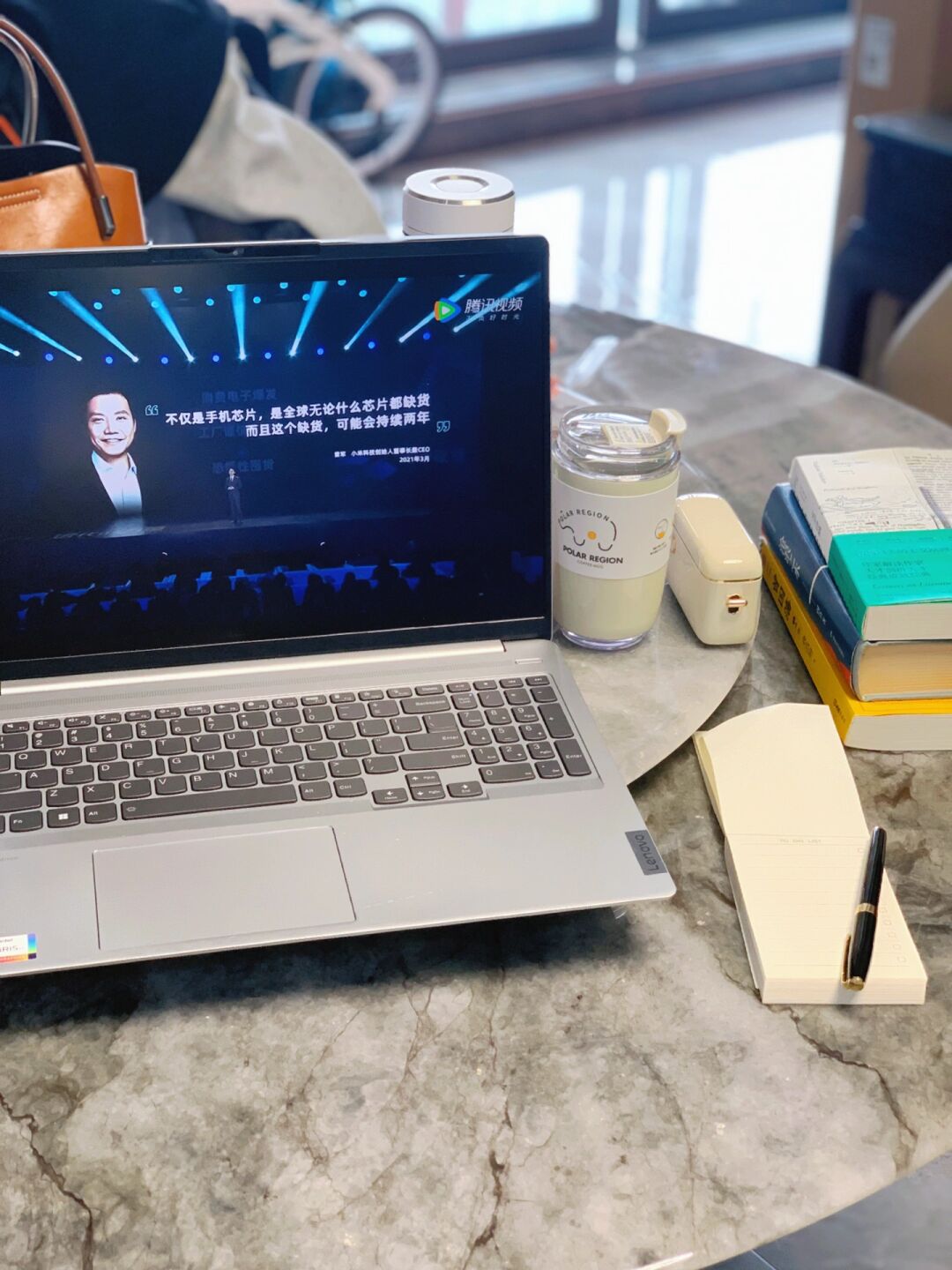 与其刷短视频，不如看4个年度演讲把握经济趋