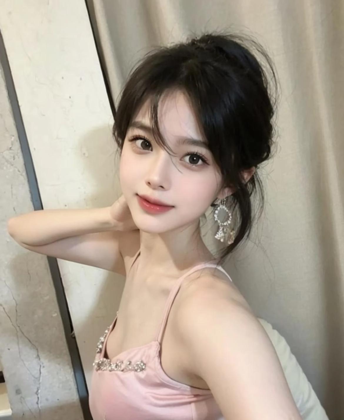 夫妻面相趋同，财运往往更通顺。
若一人脸宽、一人脸尖，气场难合，财便难久聚。
更