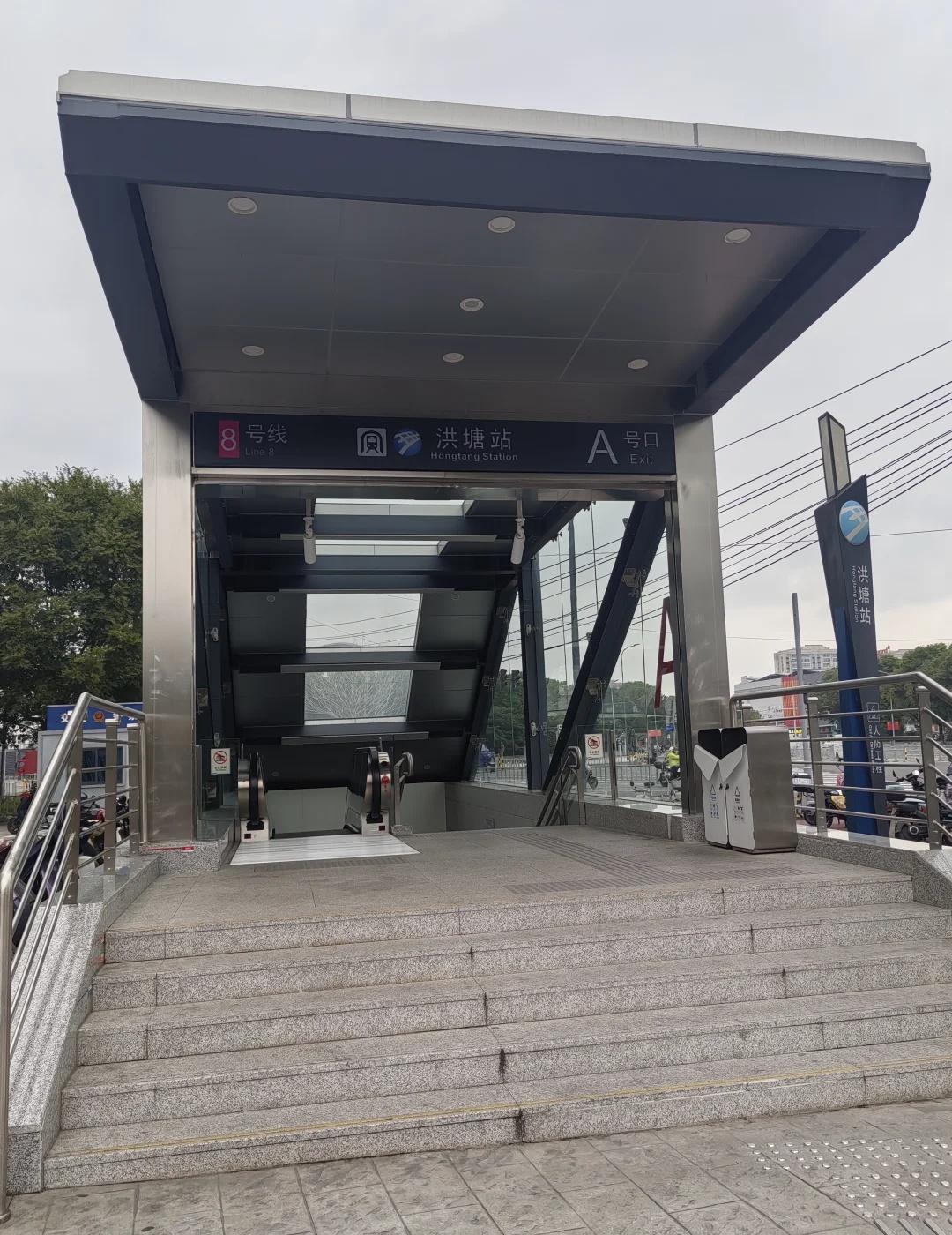 黄医生下班啦，地铁回家
今天节奏还可以
准备坐地铁回家
第一次坐地铁8号线
感受