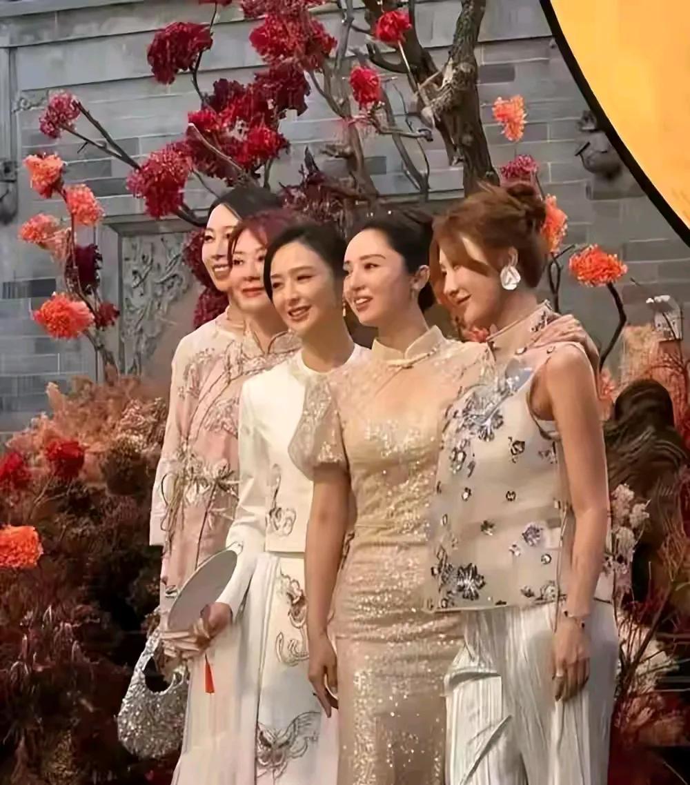 董璇佟丽娅都是良母型女子，不管是小酒窝还是朵朵，他们都是幸福的娃，他们各自的妈妈
