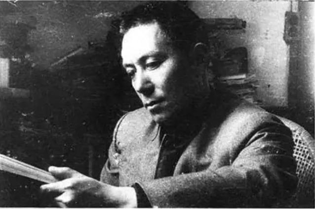 抗战期间，曹聚仁当战地记者，跑遍了大半个中国。有天深夜，他在皖南一个小镇的饭铺歇