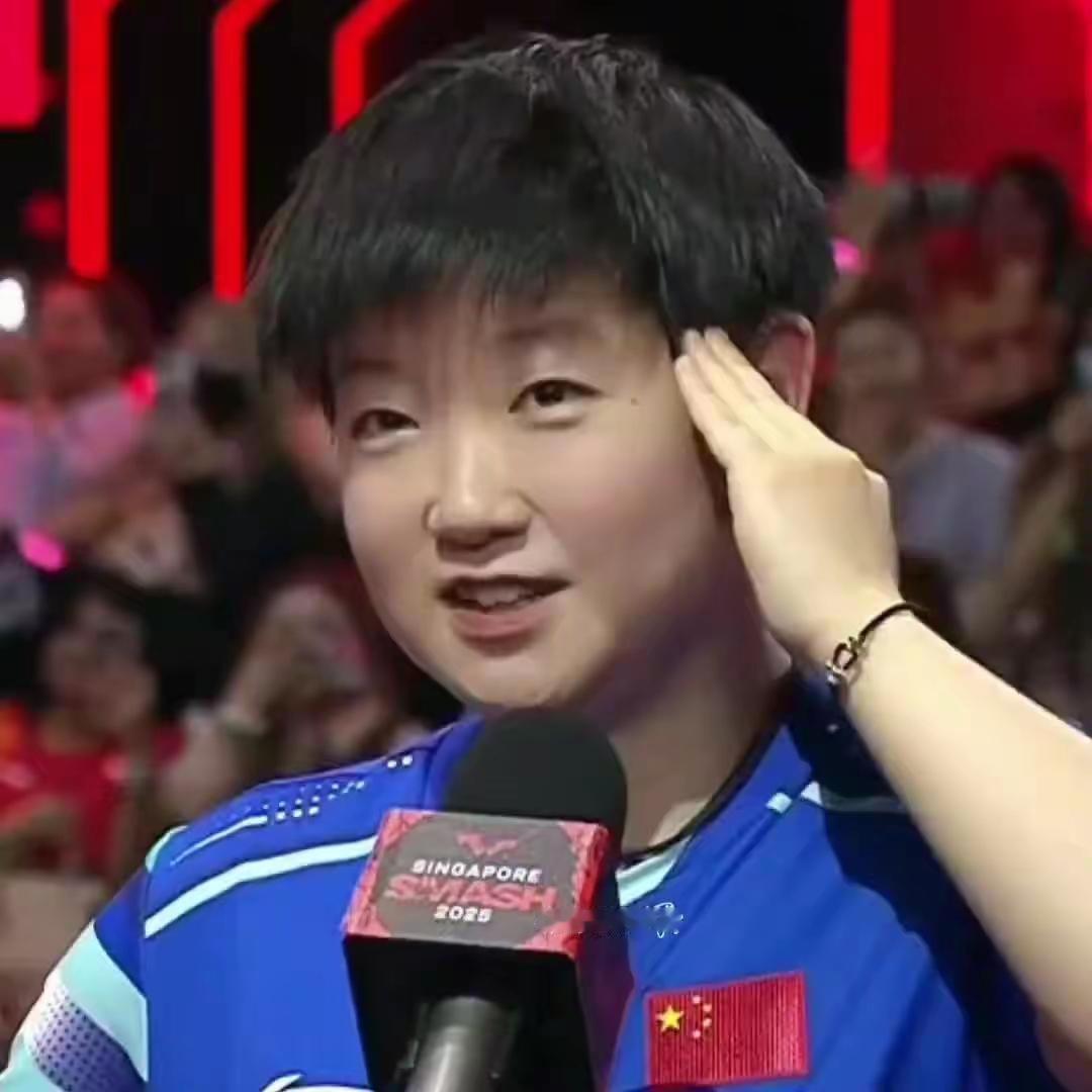你为什么喜欢莎莎？
老奶奶说：
莎宝善良谦逊的品性比球技更让人佩服哩～！[赞]
