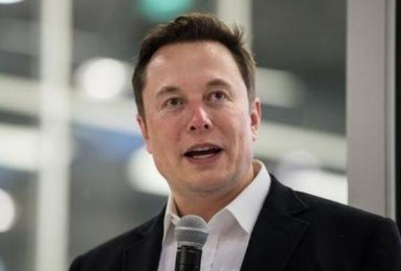 美军上将质问马斯克：“如何才能一举击败中国？！”马斯克毫不避讳地说：“美国永远也