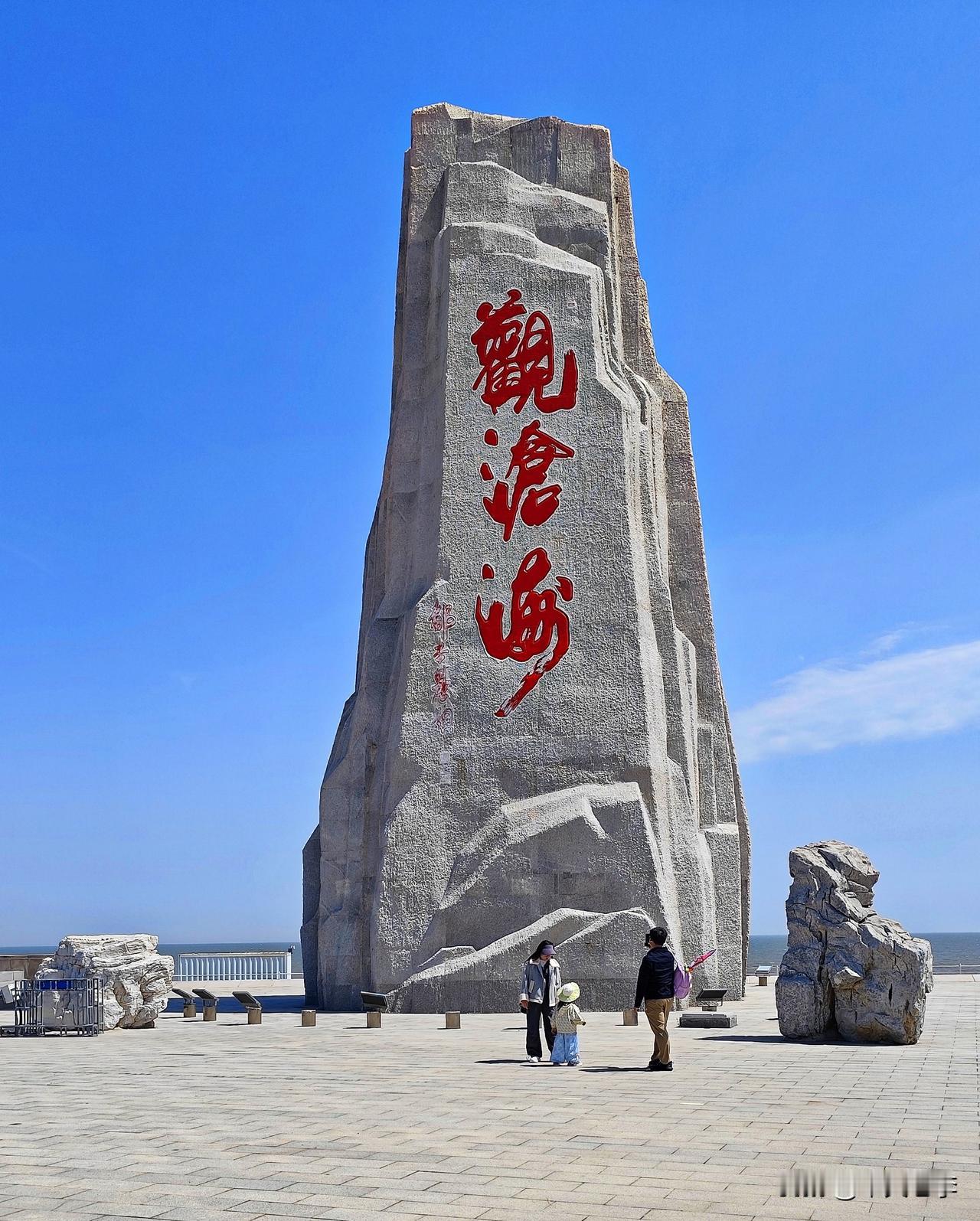 随拍葫芦岛龙湾海滨。
龙湾海滨位于辽宁省葫芦岛市境内，面对渤海潮起潮落，沙滩细腻