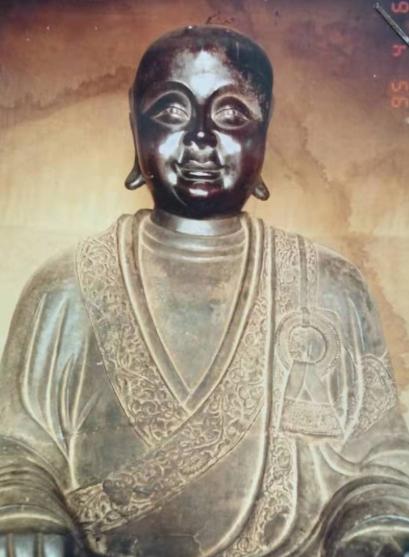 必须彻查严查！7月1日，北京一名游客逛民间博物馆时，发现展厅一尊铜像十分眼熟，疑