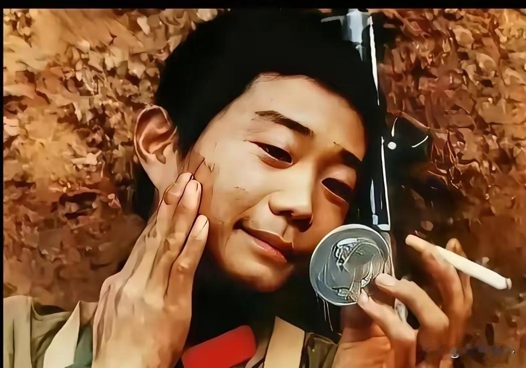 17岁独子的最后自拍！镜子里青涩少年，转身用血肉护住战友
 
他叫马明，17岁，