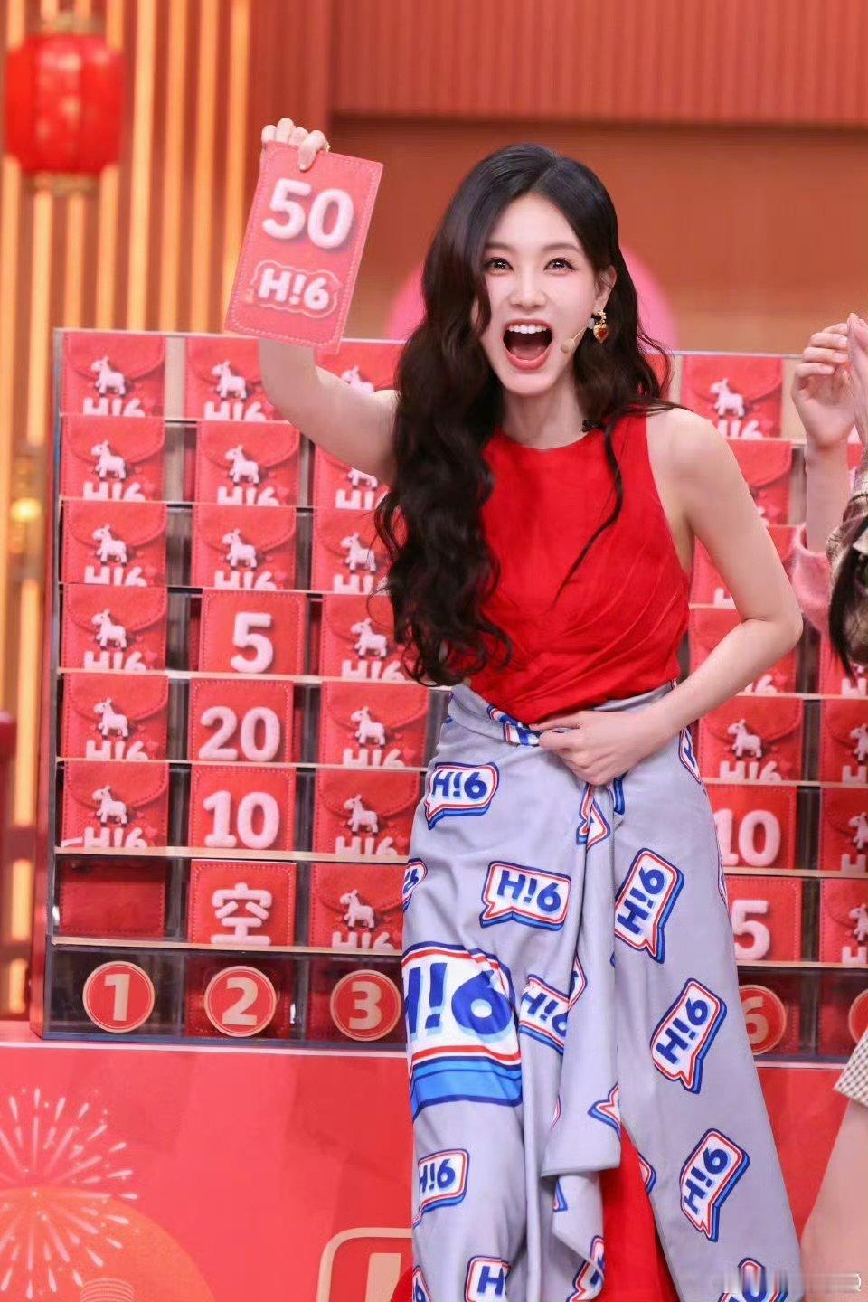 李一桐刘宇新年领舞直拍 活力值爆表！李一桐刘宇领舞，把新年好运都跳出来啦！你好星