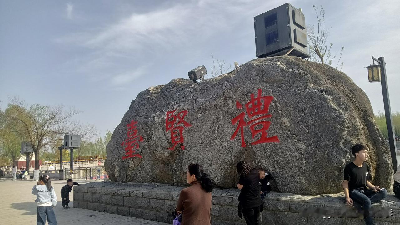 古人云:看一个人的水平就看他的对手。看了耿同学舌战群佞的视频，耿同学严谨清晰的逻