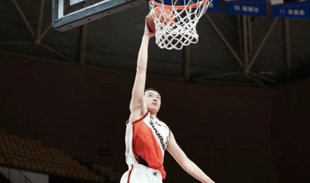 郑祺龙全场出战29分钟，8中5得到14分6板5助攻