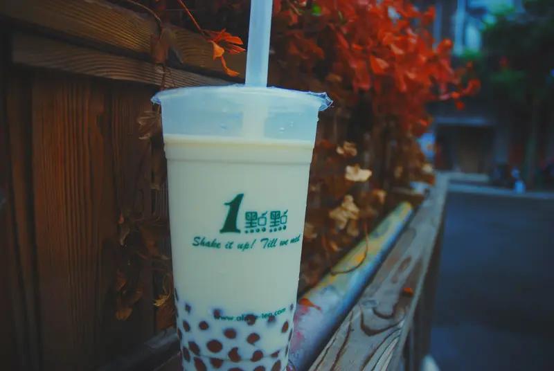 喝“一点点”被坑惨？15块一杯的隐情，90%的人都不知道！
 
谁的青春没喝过一