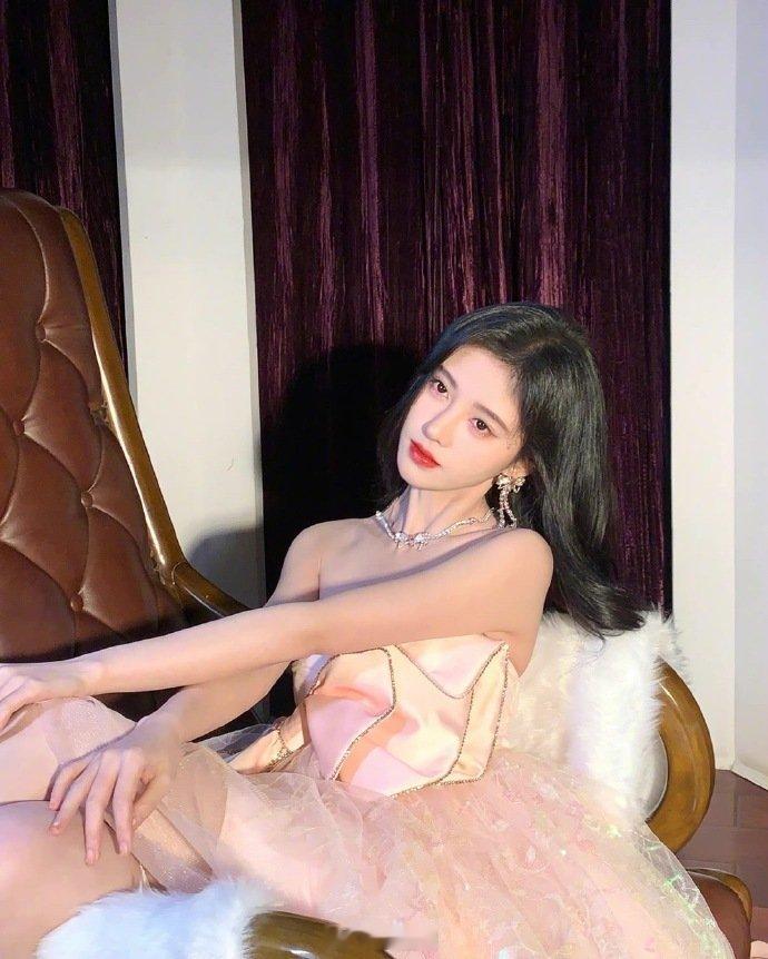 鞠婧祎    自拍范本 