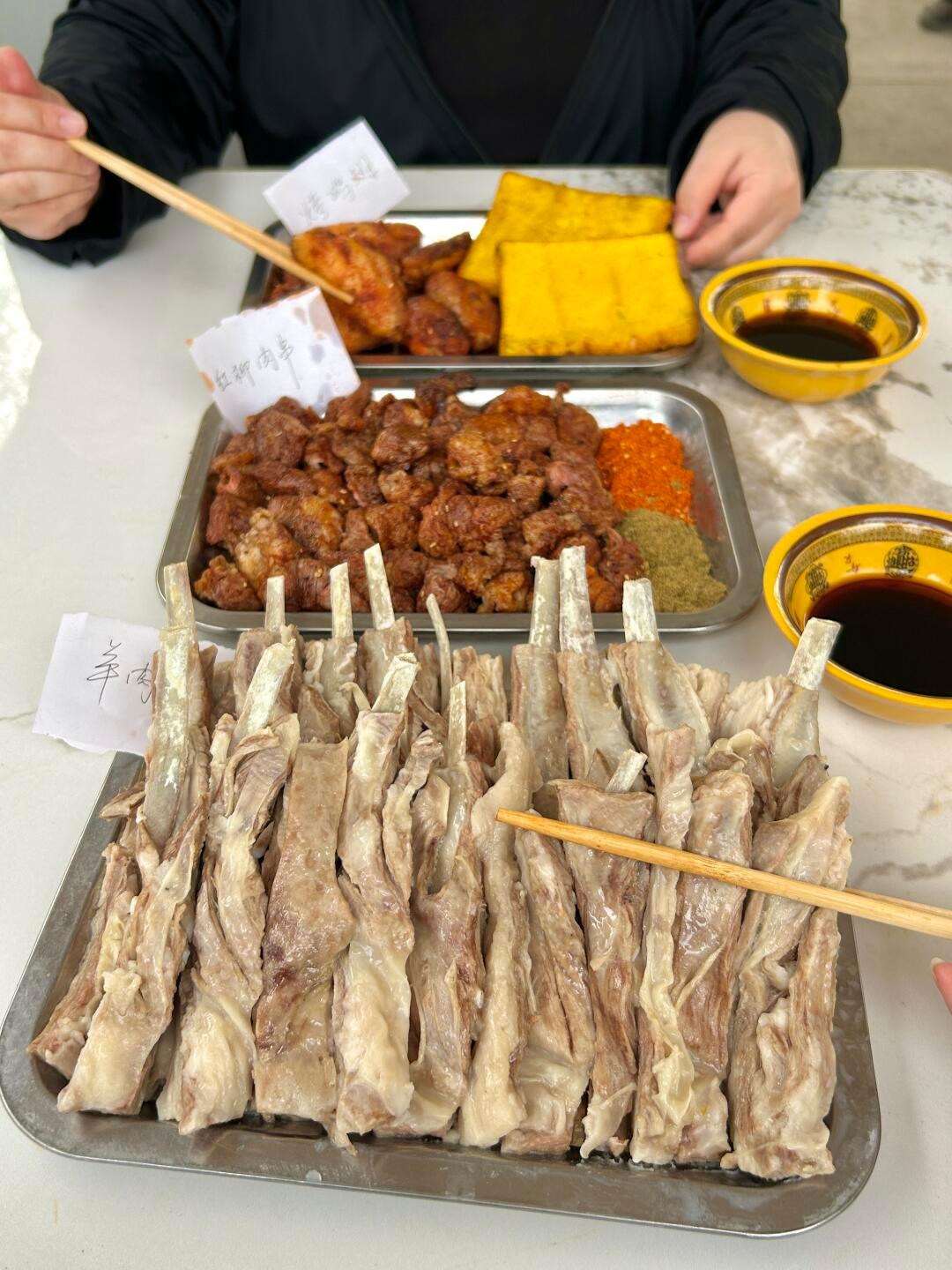 在银川🥹至今念念不忘的一顿。。。。五渡桥农庄不愧是本地人的推荐。一进门就知道来