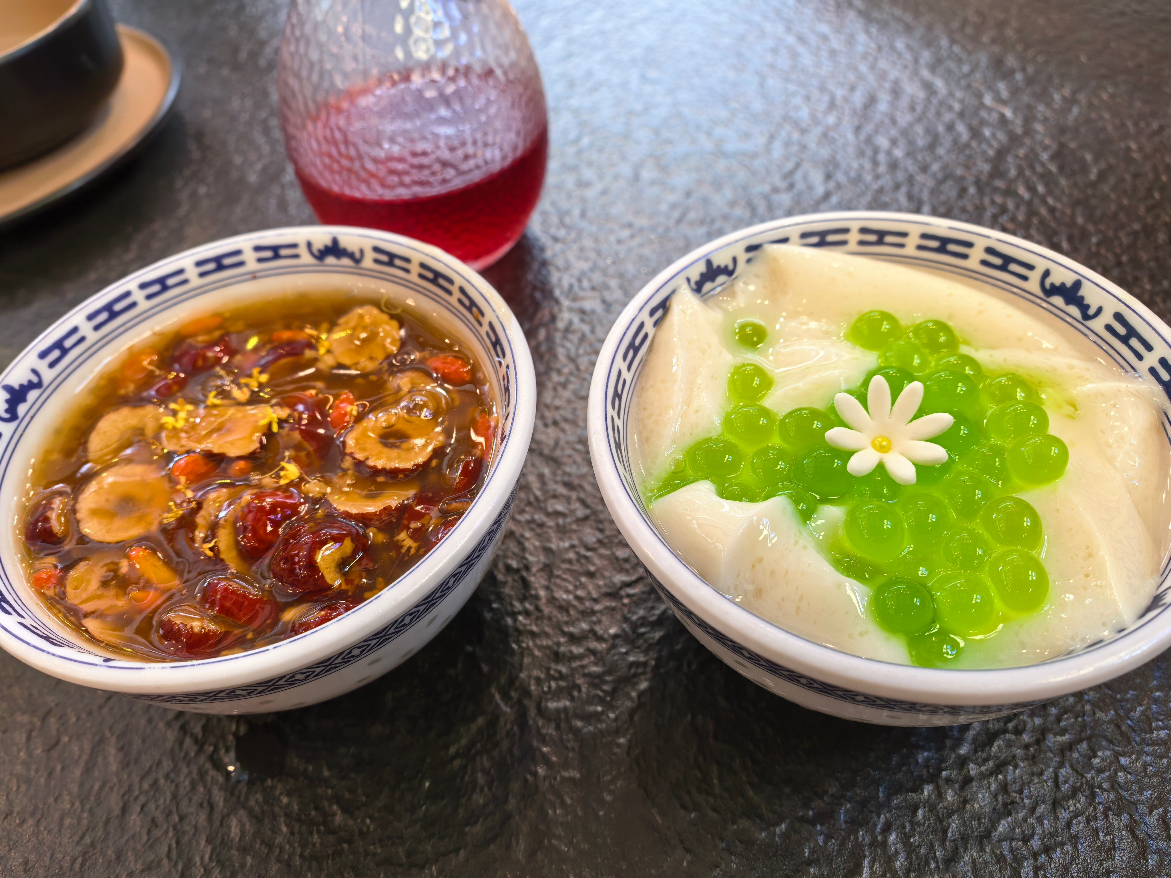 早安[超话]  ☀︎⛅️ ☼向日葵告诉我，只要面对着阳光努力向上，日子就会变得单