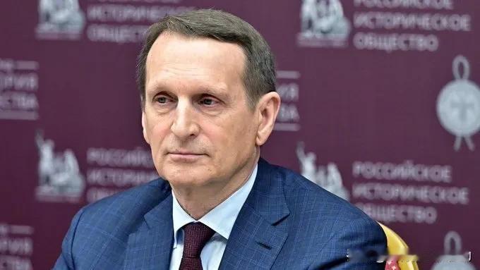 “俄罗斯邀请包括波兰、匈牙利、斯洛伐克的历史学家探讨乌克兰的历史。”俄对外情报局