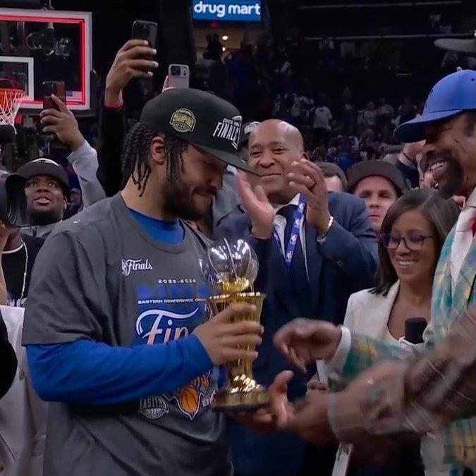 NBA 杰伦·布伦森，尼克斯队史上最伟大的球员之一。他们说像他这样的“矮个子”不