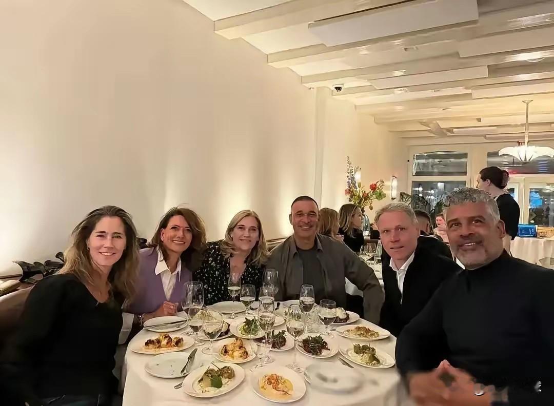 荷兰三剑客聚会，这么轻松，如果在荷兰之外的任何地方，会不会都能引起轰动？古力特，