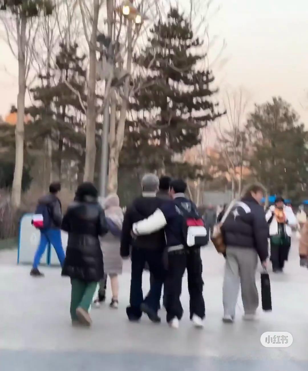 草莓熊泥抱的明白吗你[鄙视] ©️猪脚螺蛳粉🧑🍳 