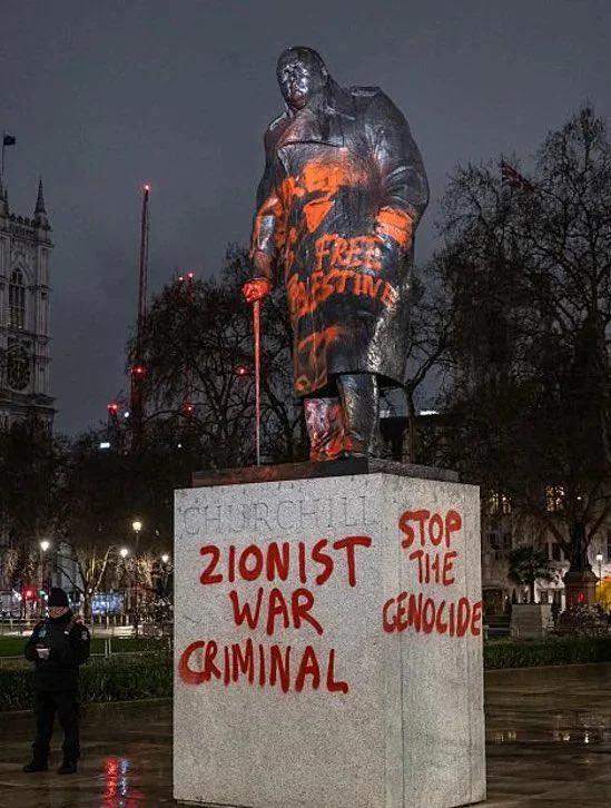 温斯顿·丘吉尔的雕像今日遭到涂污。