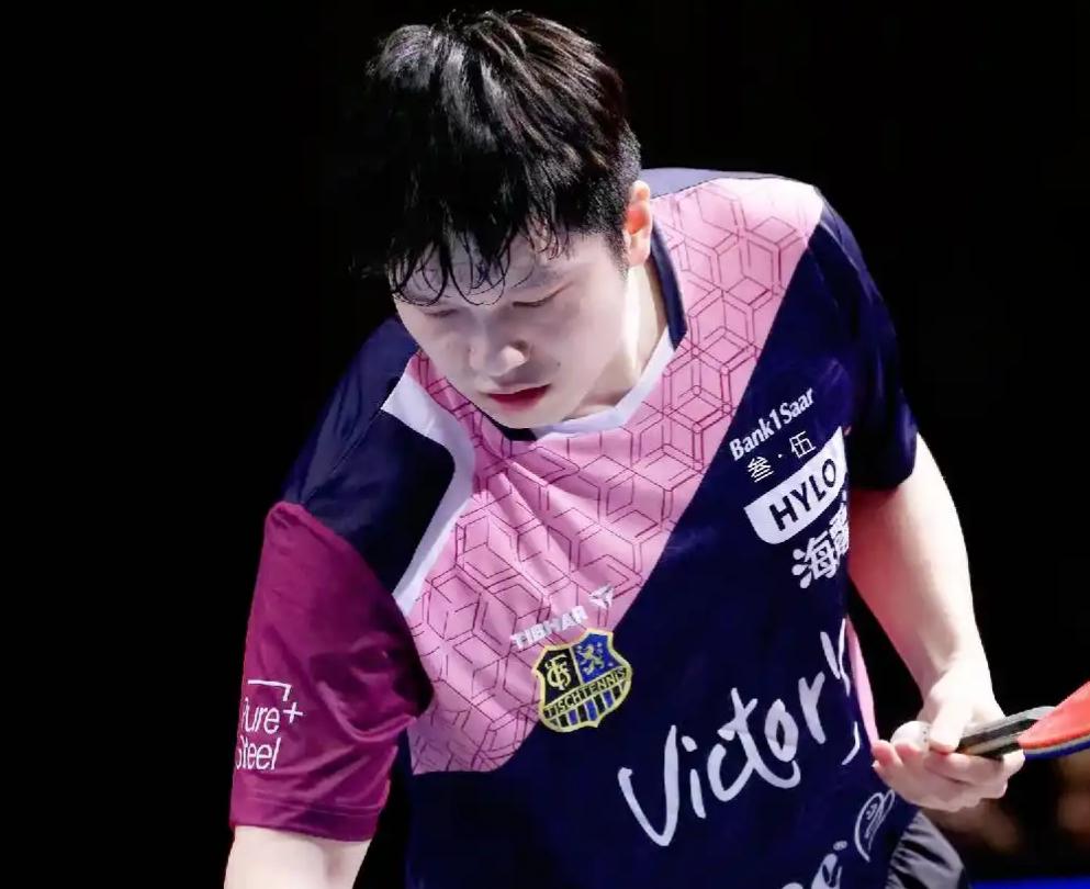 0-3！樊振东又输了。
今晚欧洲乒乓球俱乐部冠军联赛男团决赛，樊振东代表萨尔布吕