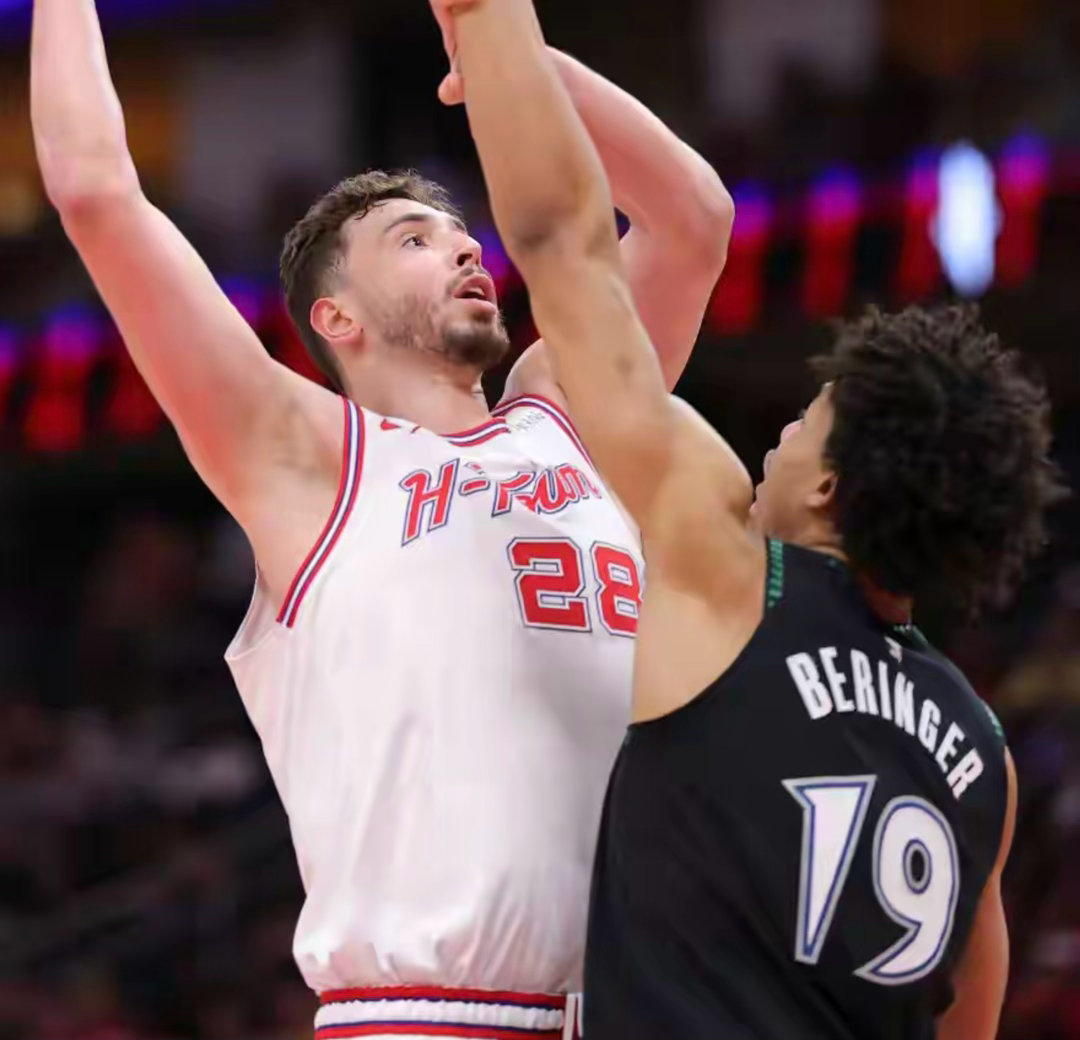 一场136-132让湖人喜出望外！火箭丢主场优势，掘金首轮硬刚苦主体育明星篮球 