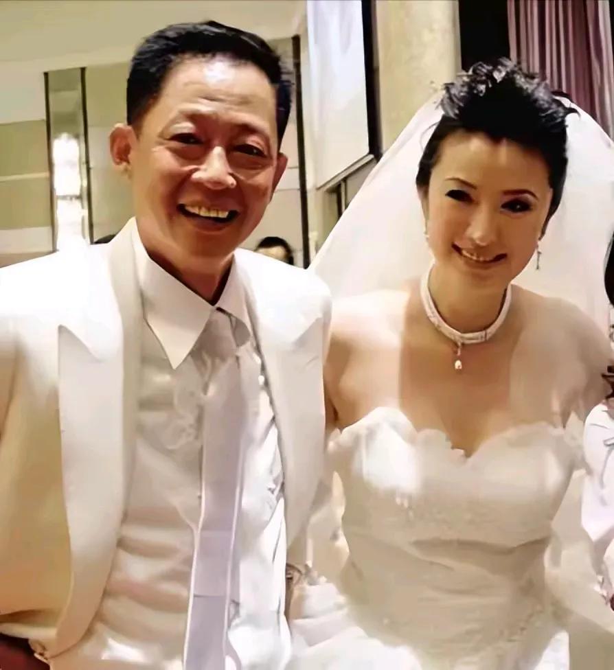 为徐帆意难平的人，可能是不知道他现在的老婆有多优秀。在嫁给冯小刚之前，徐帆跟王志