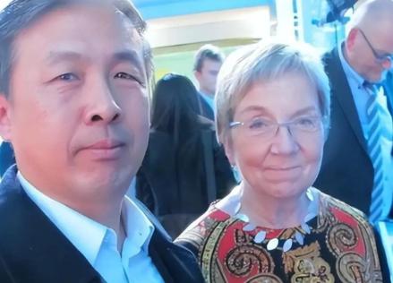 “晚一秒就万劫不复！中国该立刻向美国低头，交出发展权才能保命！” 很多人现在再回